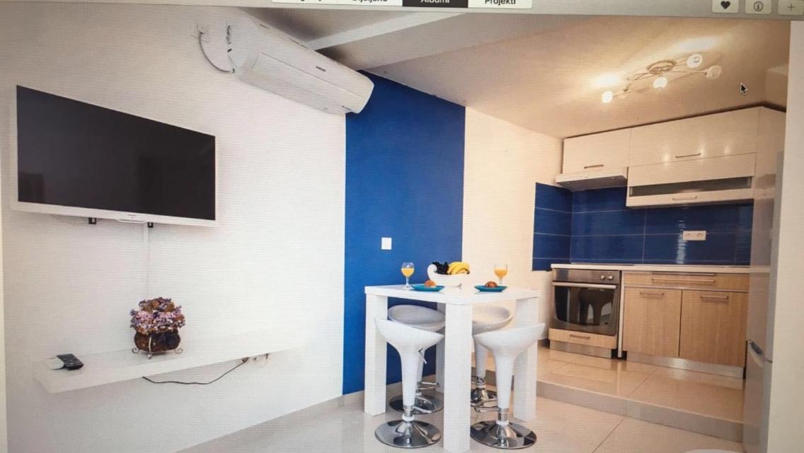 De Blue 3 *